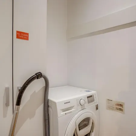 アパート Monopoly House - Families Only!